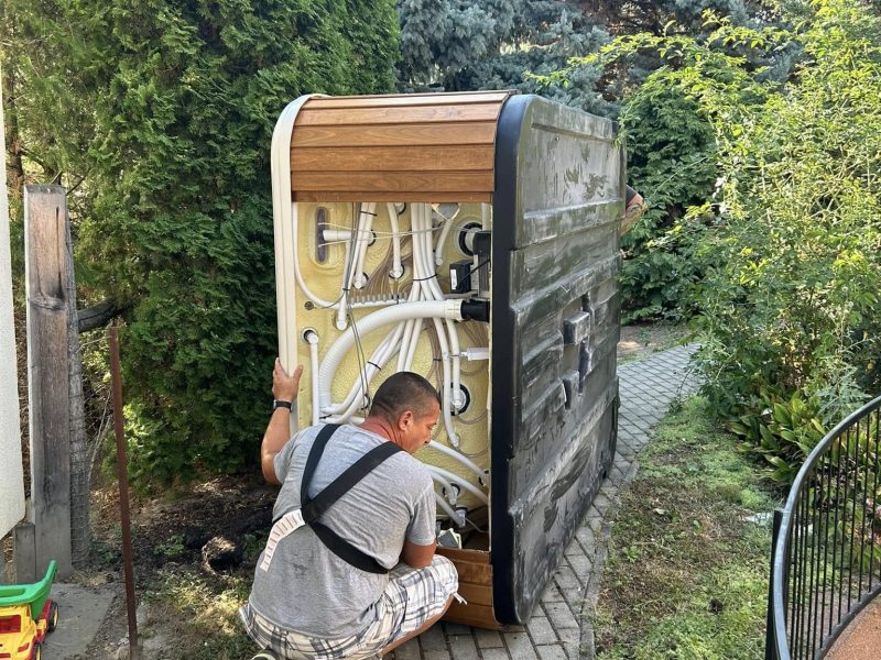 koltoztetes_fuvarozas_tehertaxi_jakuzzi_szallitas